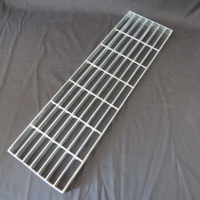 Van de de Roostertrede van het hete Onderdompelings Gegalvaniseerde Koolstofstaal de Loopvlakken Zilveren Kleur