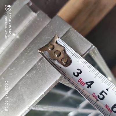 Van de de Roostertrede van het hete Onderdompelings Gegalvaniseerde Koolstofstaal de Loopvlakken Zilveren Kleur