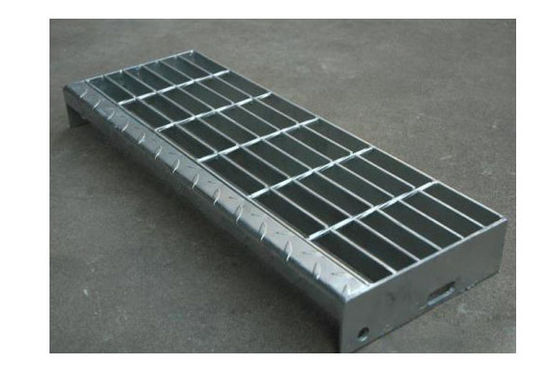 T4 Geruite Platenosing Vastgeboute van de de Roostertrede van het Staalmetaal Loopvlakken 60mm Hoogte